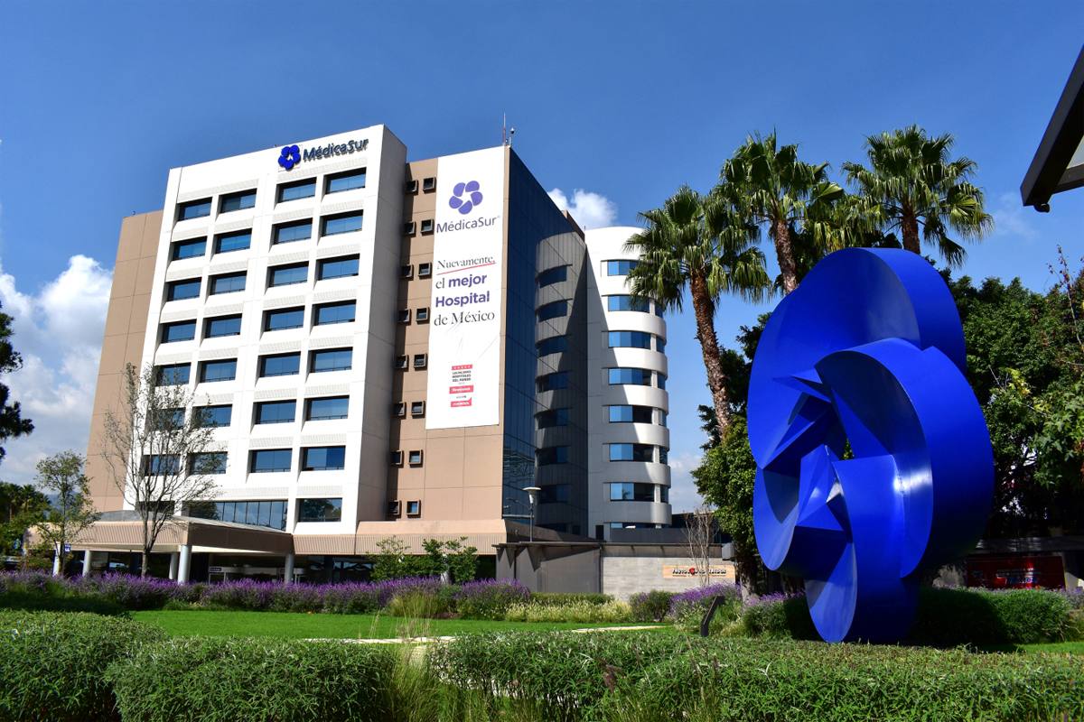 Exteriores Caduceo Banderas Alineadas Médica Sur Copyright